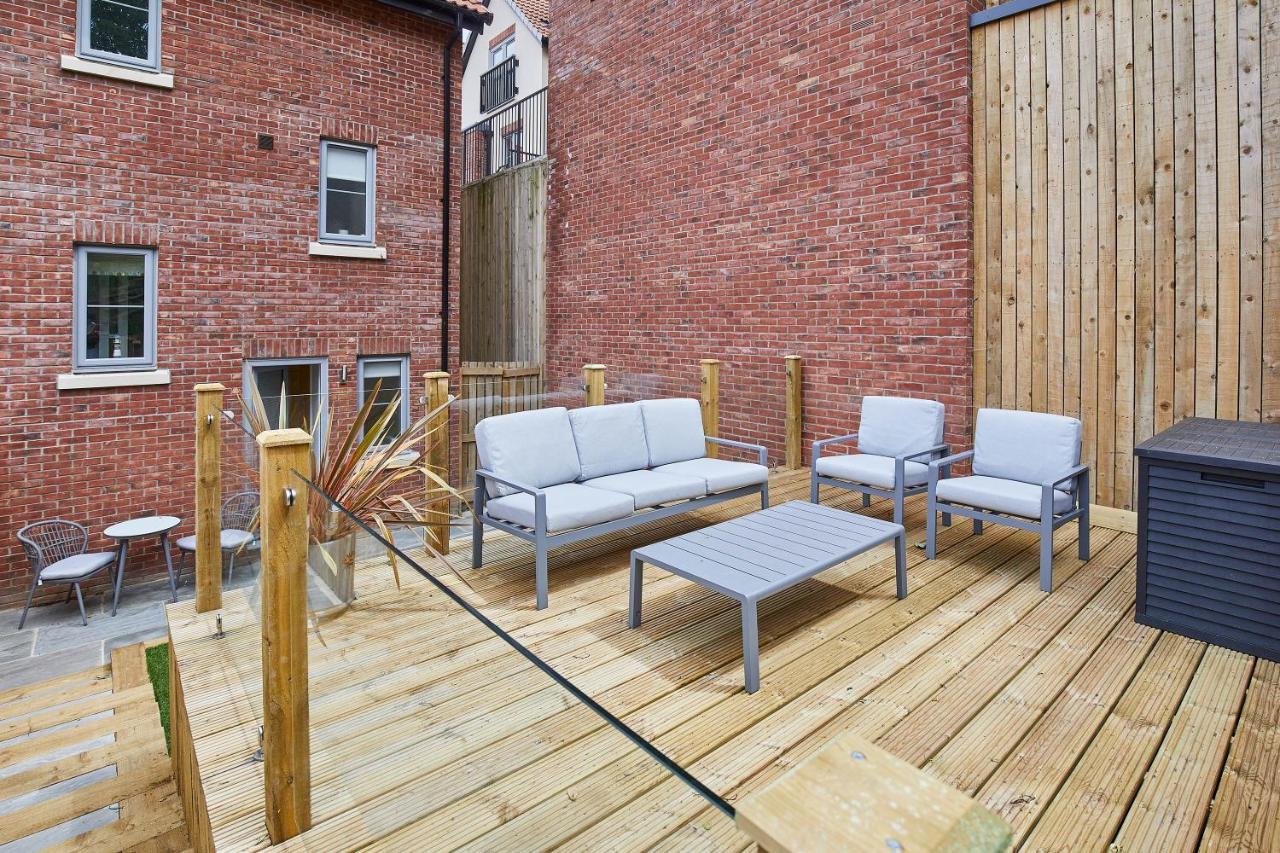 Host & Stay - Mallard Cottage 휫비 외부 사진